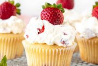 Luscious Strawberry Cream Cupcakes