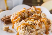 Golden Apple Oat Streusel Bars