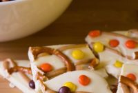 Halloween Peanut Butter Pretzel Crunch
