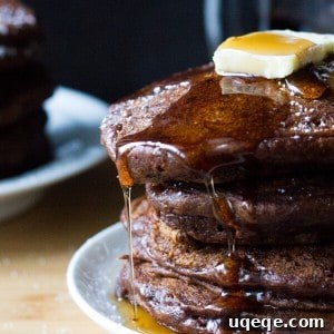 Spiced Gingerbread Flapjacks 6 Filled with spices, super fluffy & perfectly moist - these easy Gingerbread Pancakes are the perfect breakfast for the holidays!