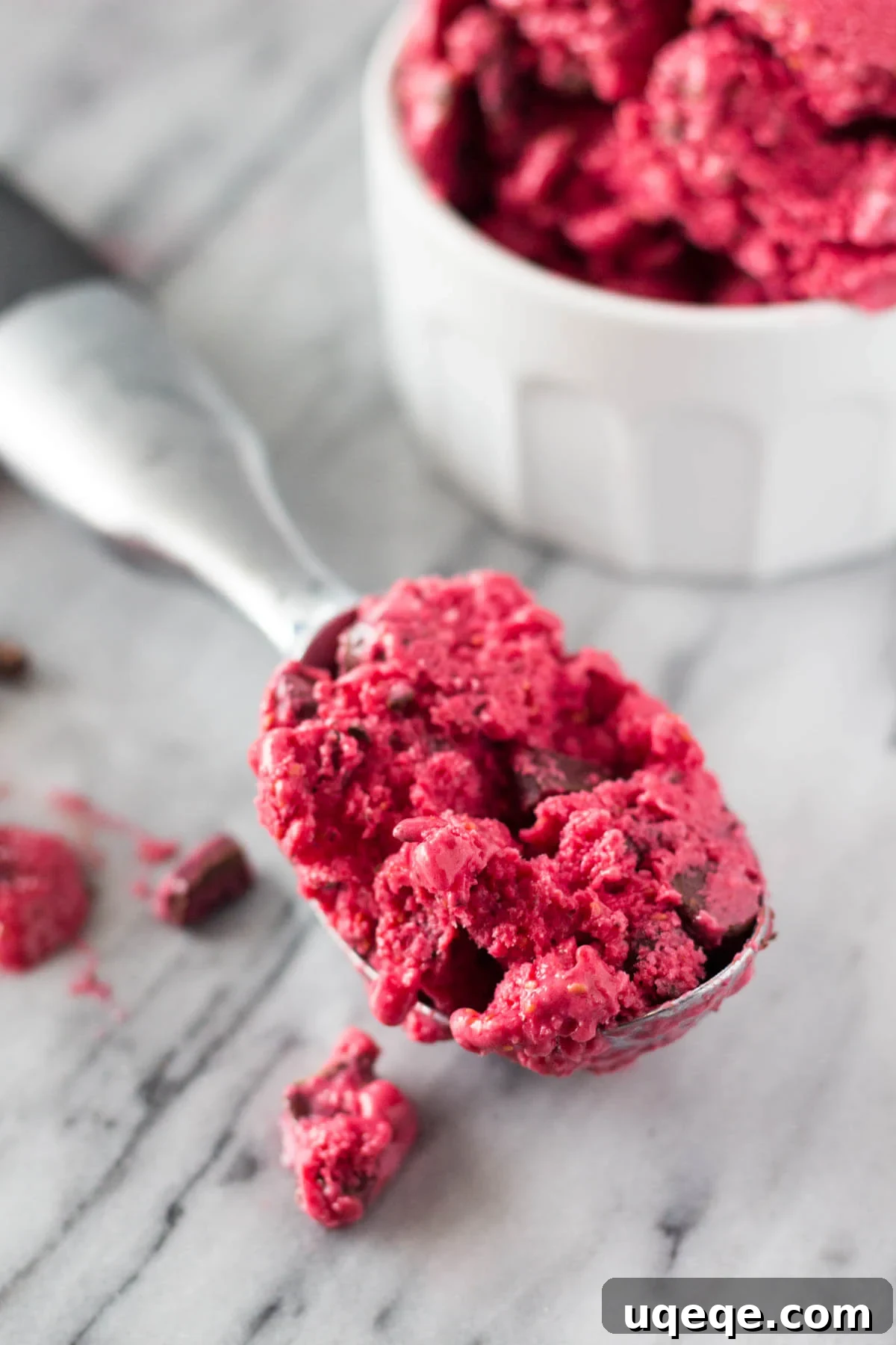 Decadent Dark Chocolate Raspberry Freeze 4 Cold, creamy Dark Chocolate Raspberry Frozen Yogurt. With no refined sugars & made without an ice cream maker, this no-churn frozen yogurt is the perfect way to cool off!