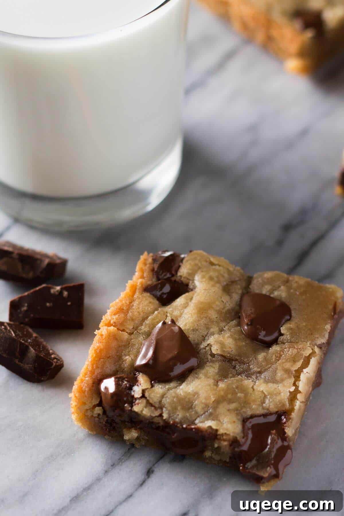 Recipes That Defined 2016 5 Soft, chewy Brown Butter Blondies filled with pockets of of huge dark chocolate chunks. You're one bowl & no mixer away from a whole lot of deliciousness.